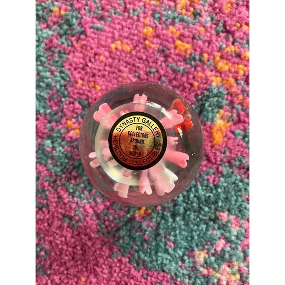 glass paperweight Dynesty Gallery Heirloom Collectibles Butterflies 2 in. - Picture 2 of 6